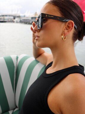 NWT Cleo Harper Designer Chunky Frame Black Sunglasses with Accessories